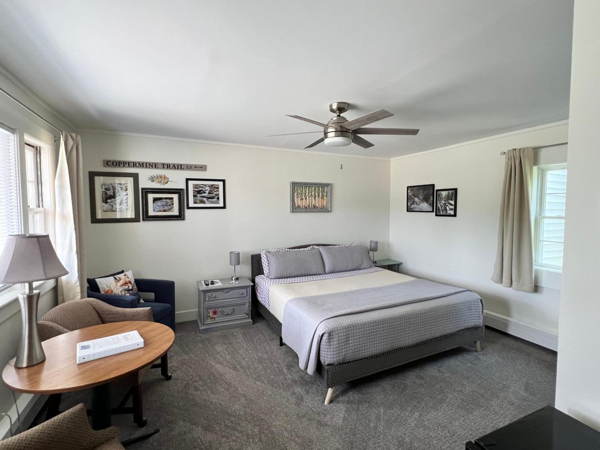 Profile Deluxe Motel Twin Mountain Bilik gambar