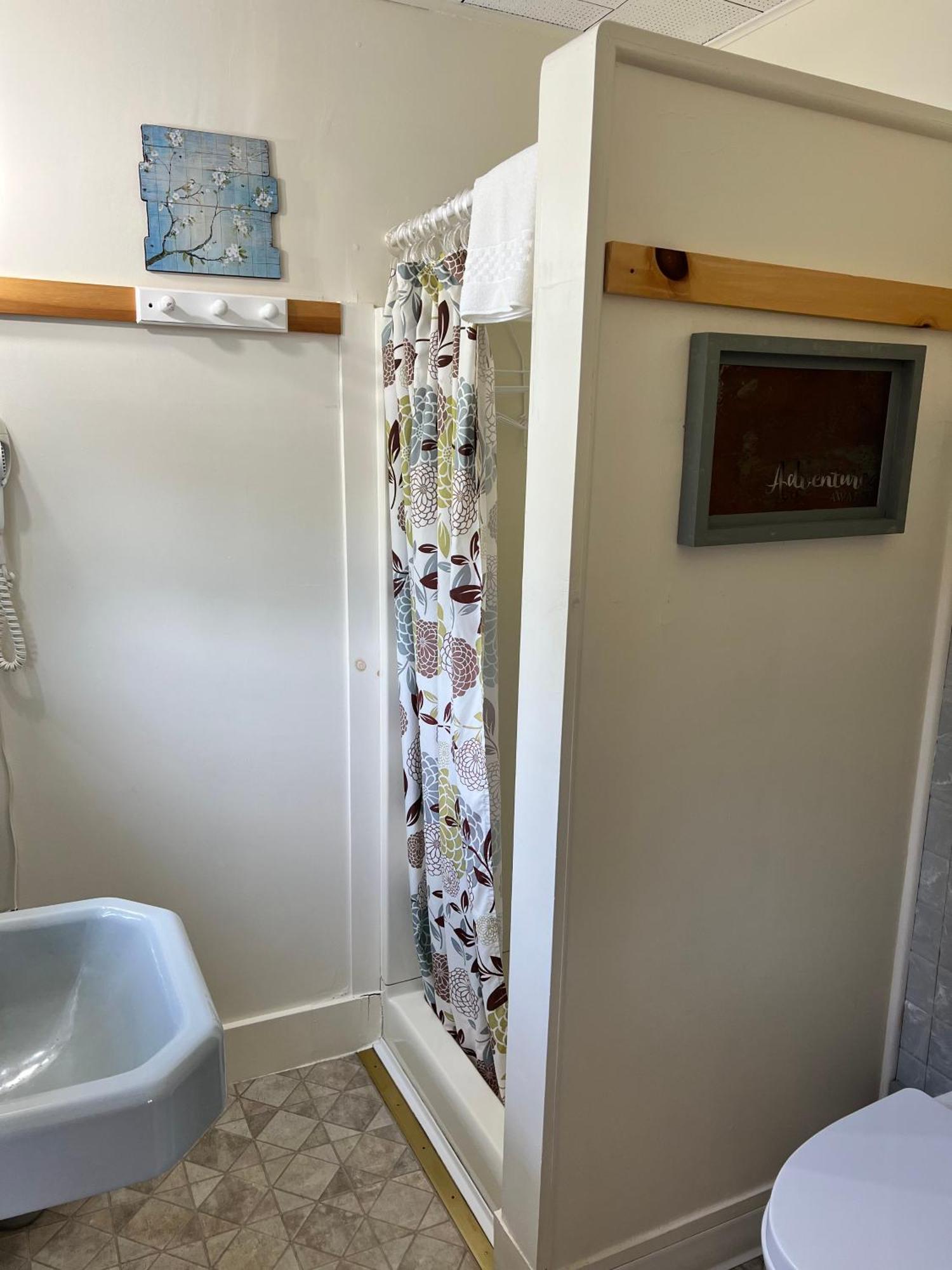 Profile Deluxe Motel Twin Mountain Luaran gambar