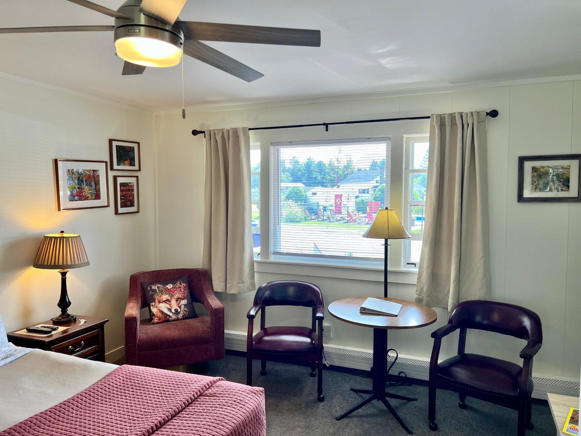 Profile Deluxe Motel Twin Mountain Luaran gambar