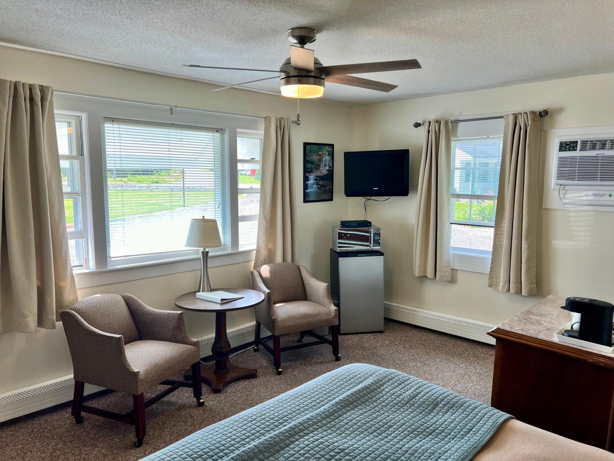 Profile Deluxe Motel Twin Mountain Luaran gambar