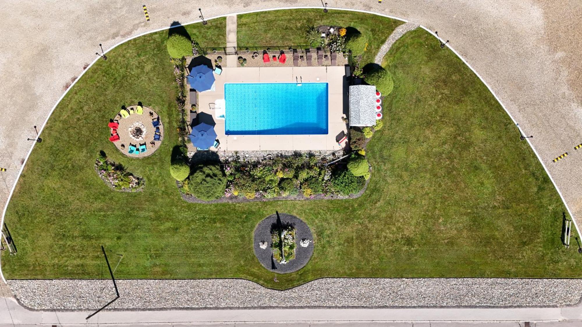 Profile Deluxe Motel Twin Mountain Luaran gambar