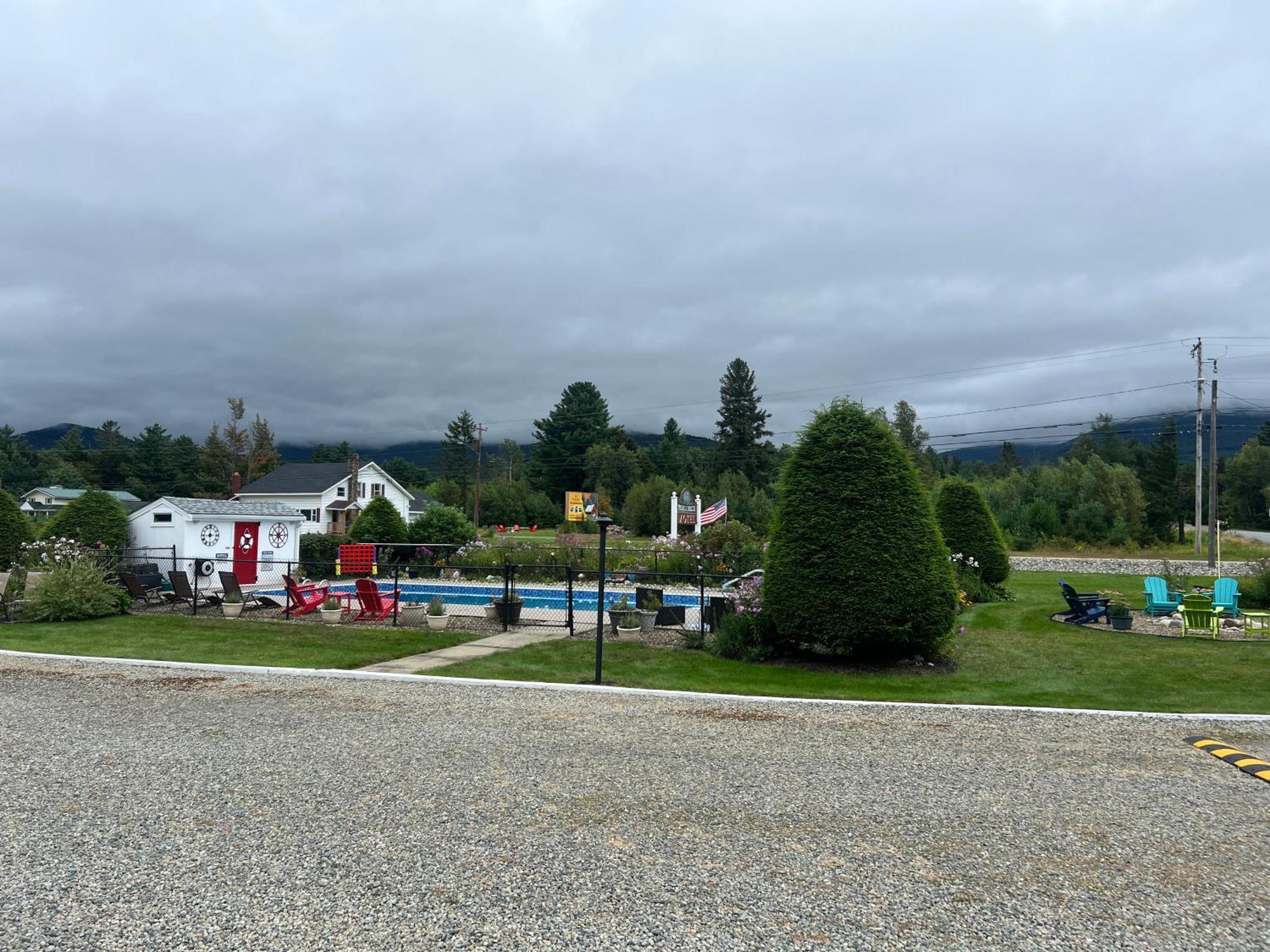 Profile Deluxe Motel Twin Mountain Luaran gambar